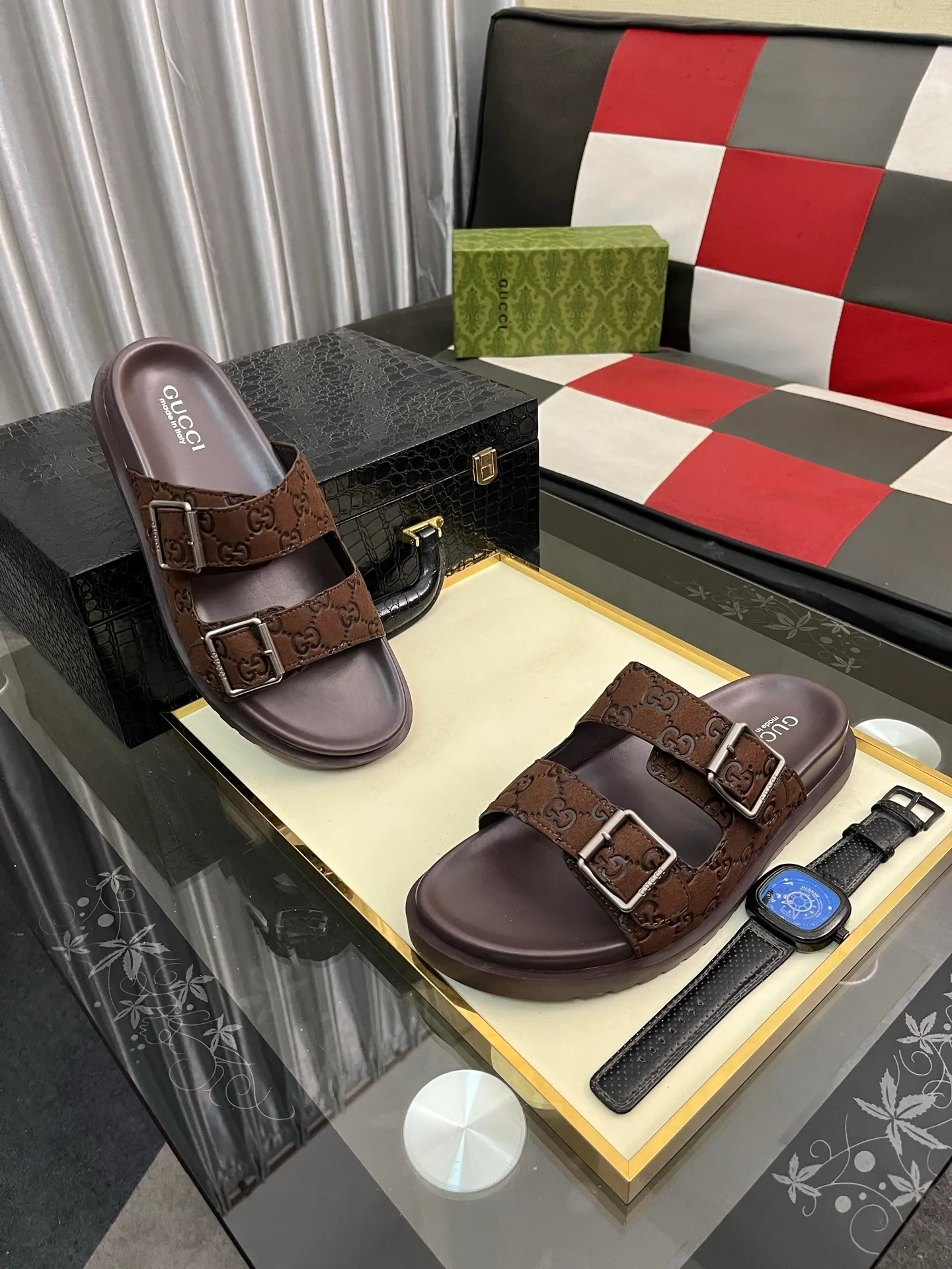 Men's shoes 💰340⌚️⌚️ (gucci-Gucci) New men's slippers, high-end boutique, made of cowhide, with exquisite embossed logo decoration on the upper, fine workmanship, super soft soles, casual, loose and comfortable, a must-have in summer! \nsize：38-44